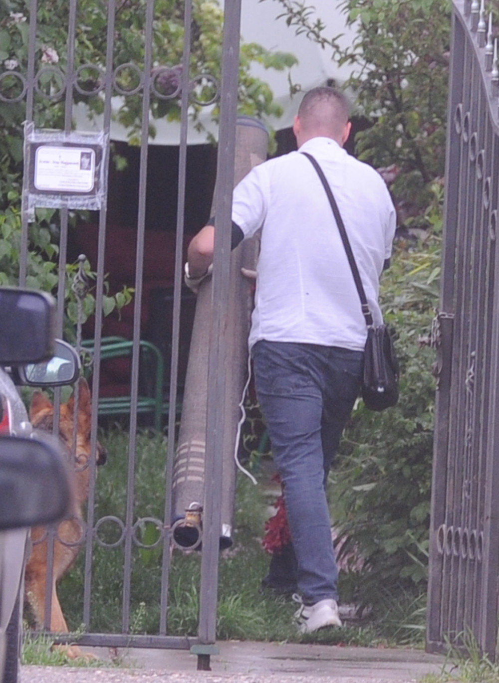 Inspektori odneli tepih iz Jelenine kuće (FOTO)