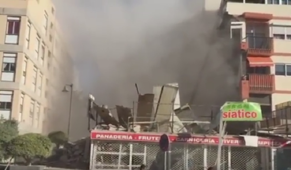 Srušila se zgrada na Tenerifama! (VIDEO)