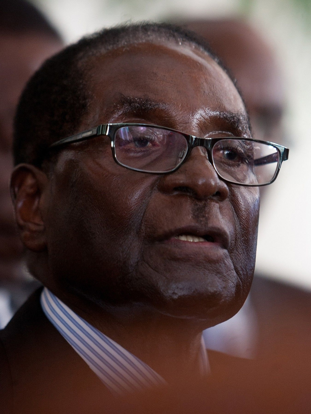 Mugabe plakao dok je podnosio ostavku