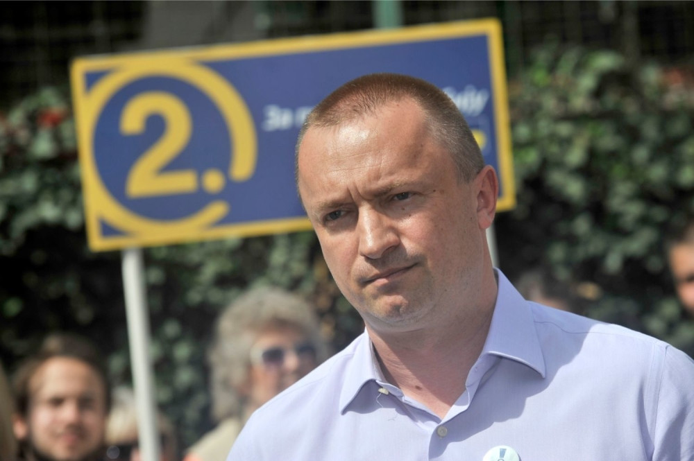 Pogledajte ko vas sve zove da glasate za DS