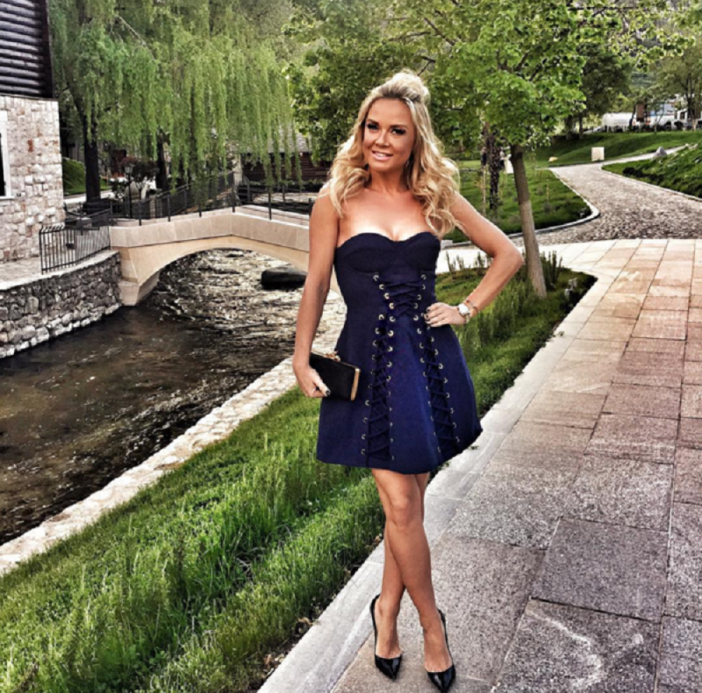 Pevačica uzbudila manekena! (FOTO)