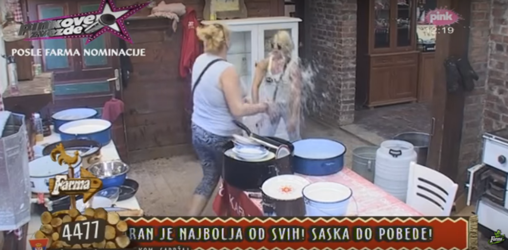 Keva polila, pa gurnula Mariju Anu! (VIDEO)