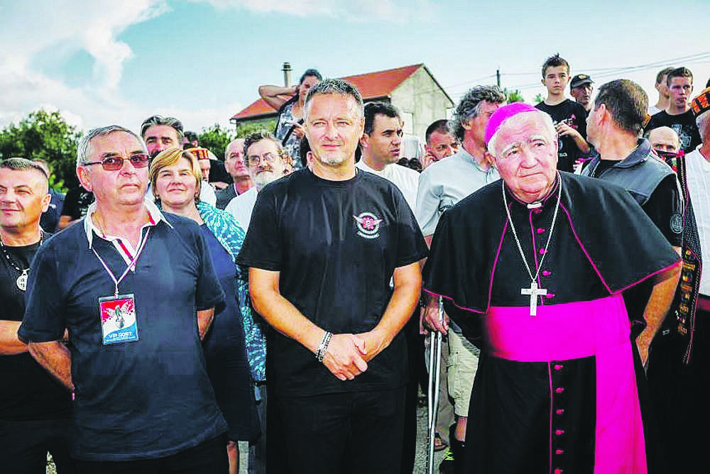 Urednik dobio otkaz zbog Tompsona