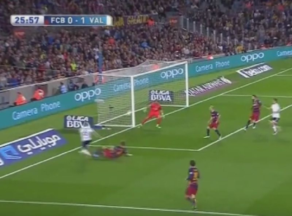 Rakitićev autogol, Valensija vodi na "Nou Kampu" (VIDEO)