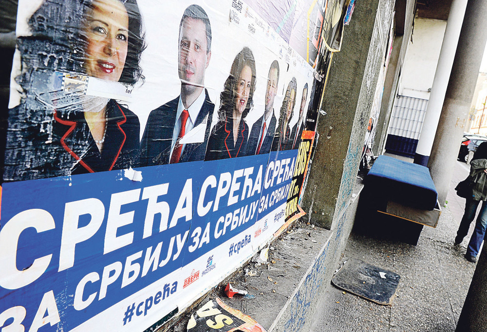 Prijave protiv stranaka zbog lepljenja plakata