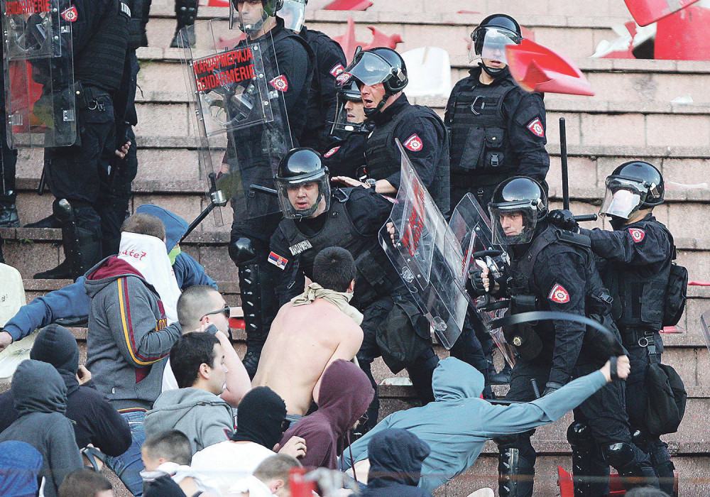 Samo čekamo da ubiju nekoga kaišem!