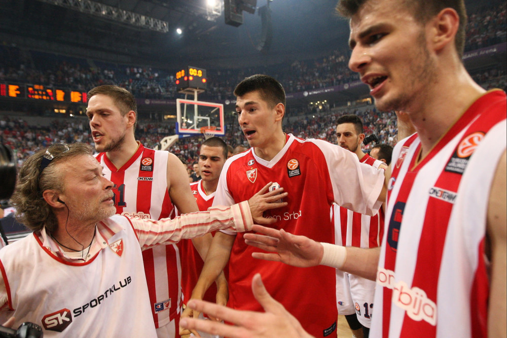 Mitrović i Štimac napali fotografa! (VIDEO)