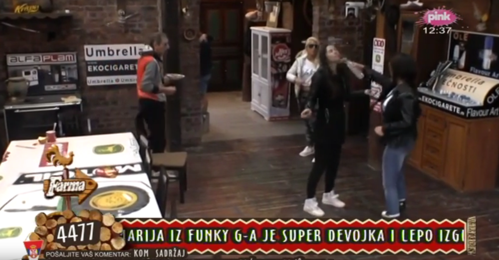 Polivale se zbog gaća! (VIDEO)