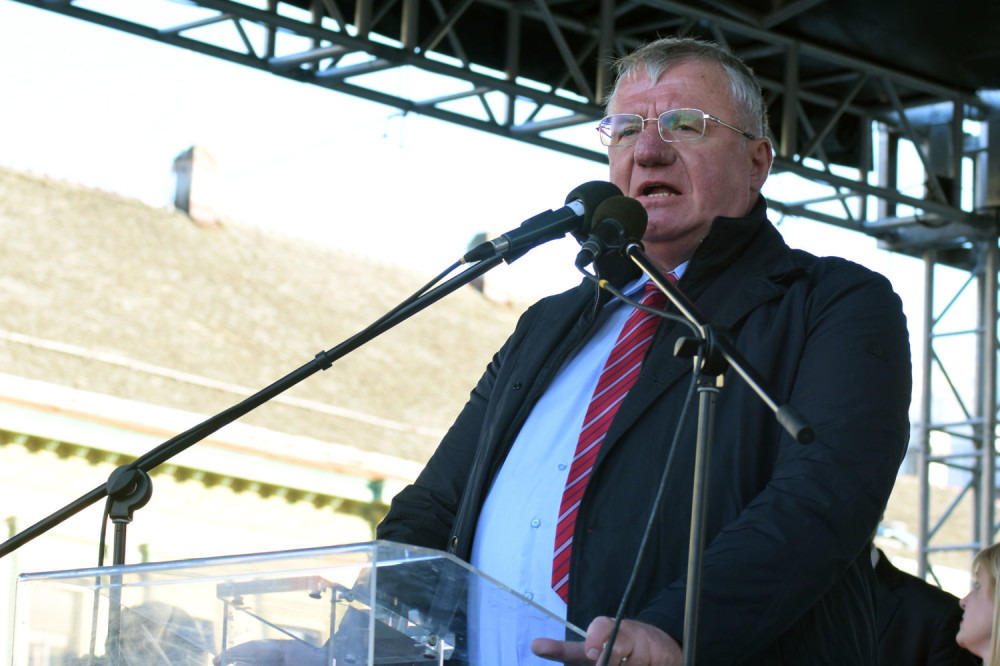 Šešelj udario na Dačića!