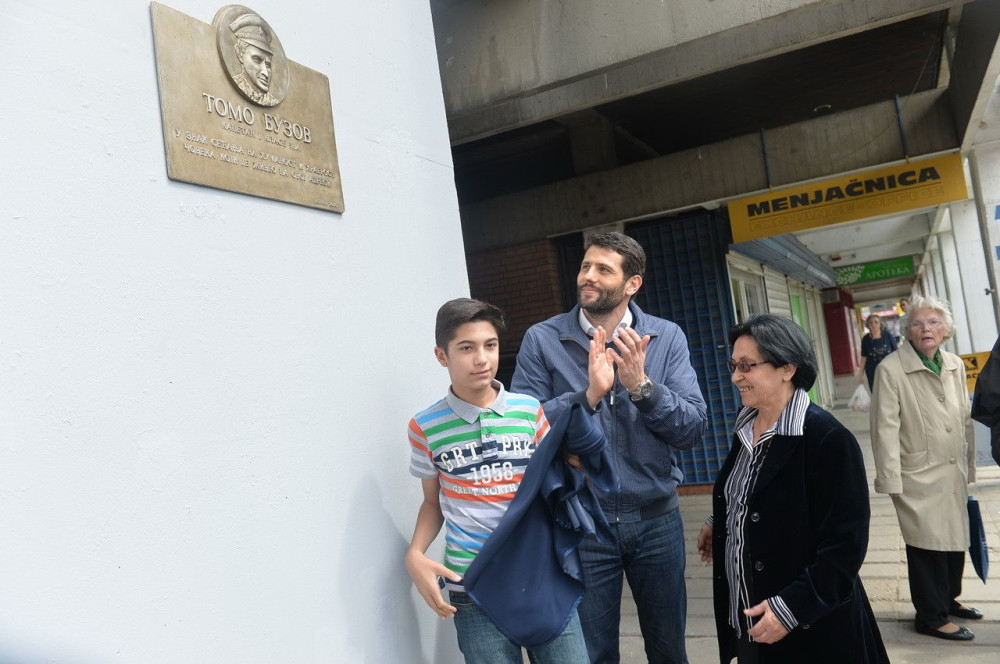 Otkrivena spomen ploča velikom čoveku i heroju! (FOTO)