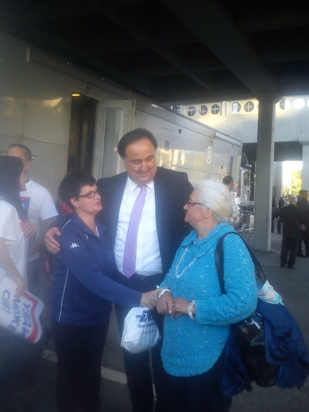 Fanovi navalili na Tasovca i Babića (FOTO)