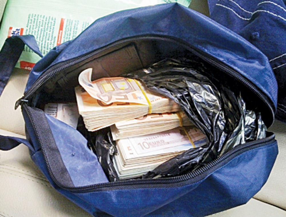 Bivšem direktoru u radnom stolu našli 468.000 €!