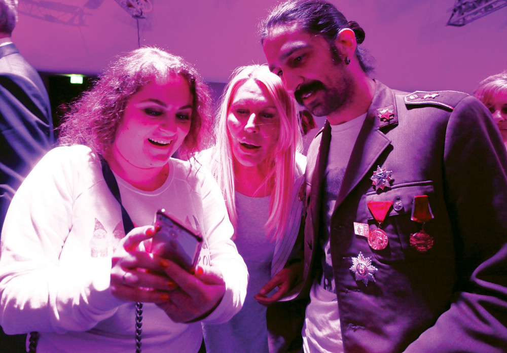 Dana se hvali bratanicom