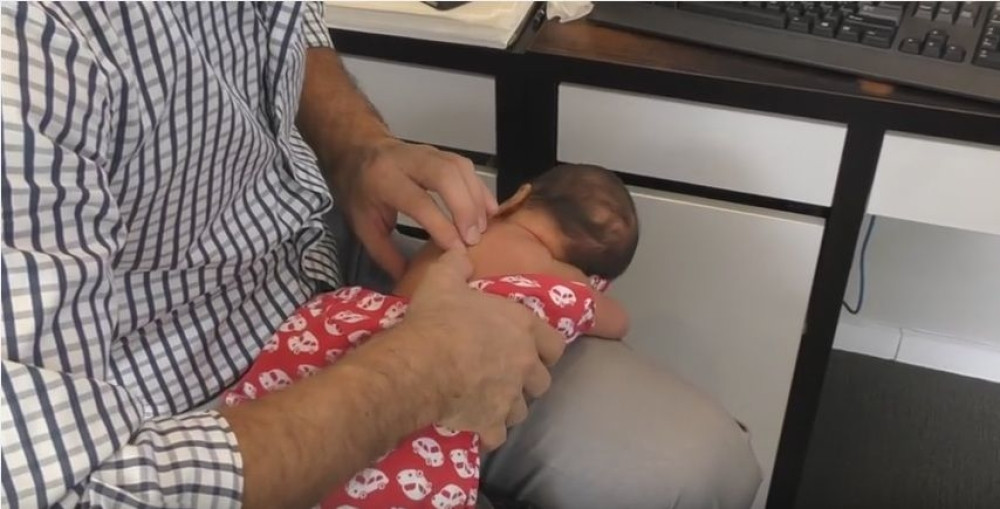 Novorođenče kod "kostolomca" zbog grčića (VIDEO)