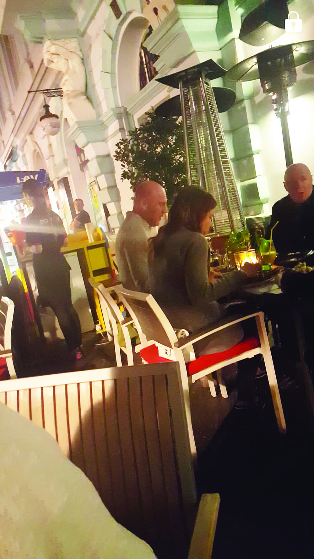 Mikić izveo devojku na picu! (FOTO)