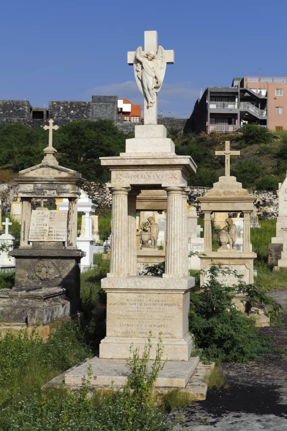 Radnici iskopali sebi grobove oko fabrike