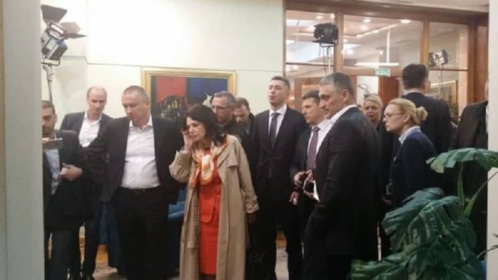 Opozicija ušla u RIK u gluvo doba