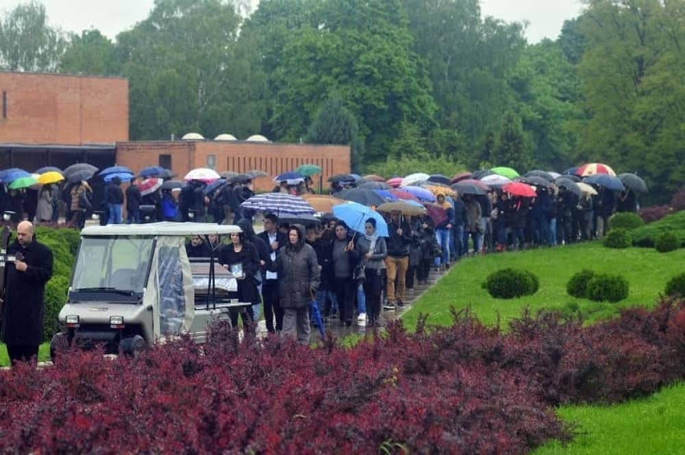 Stotine ljudi ispratile poznatog astrologa