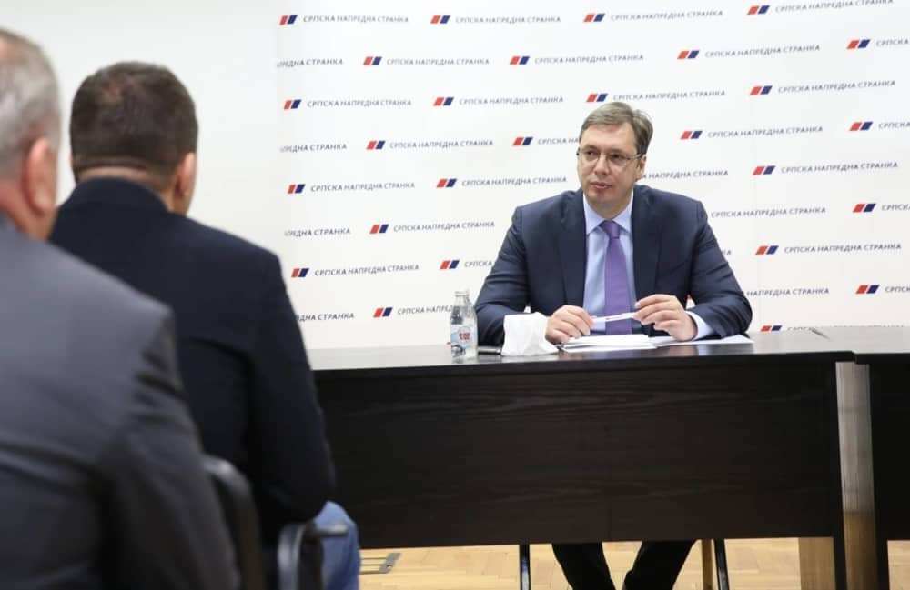 Vučić: Škrt sam na pozivima