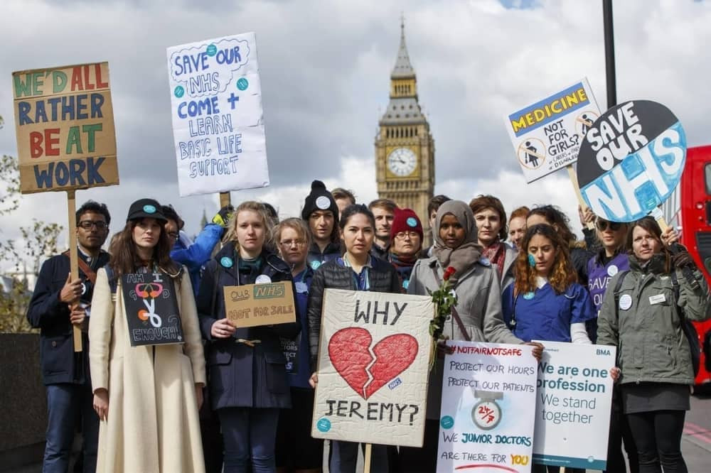 Štrajk engleskih lekara, prvi u istoriji! (FOTO)