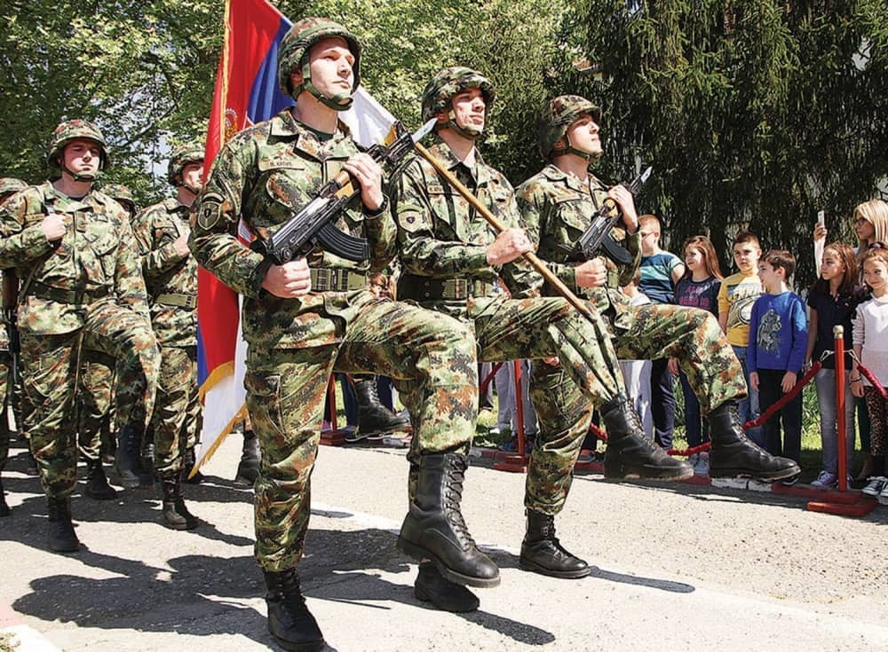 Dve trećine Srba vole vojsku!