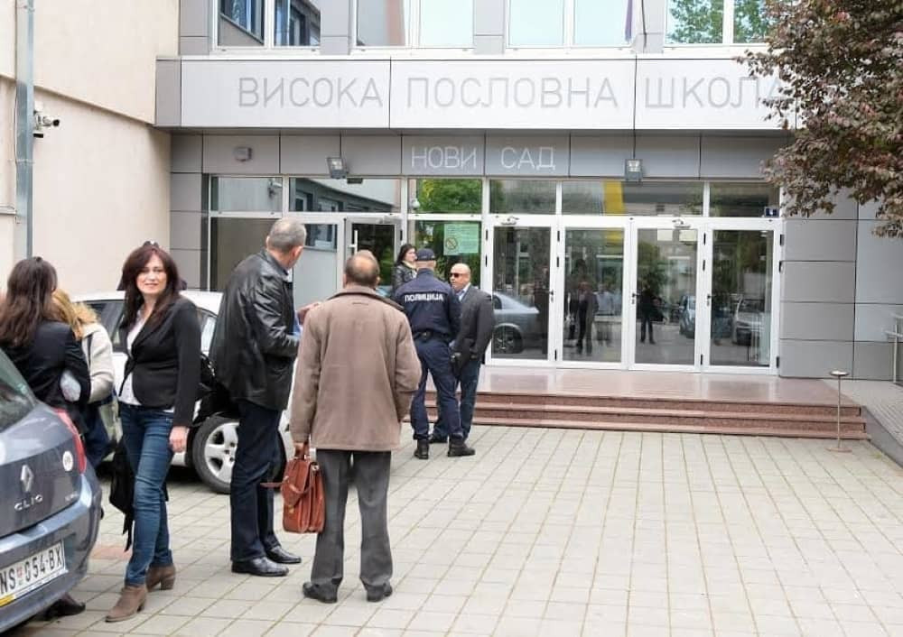 Prosvetari traže platne razrede!