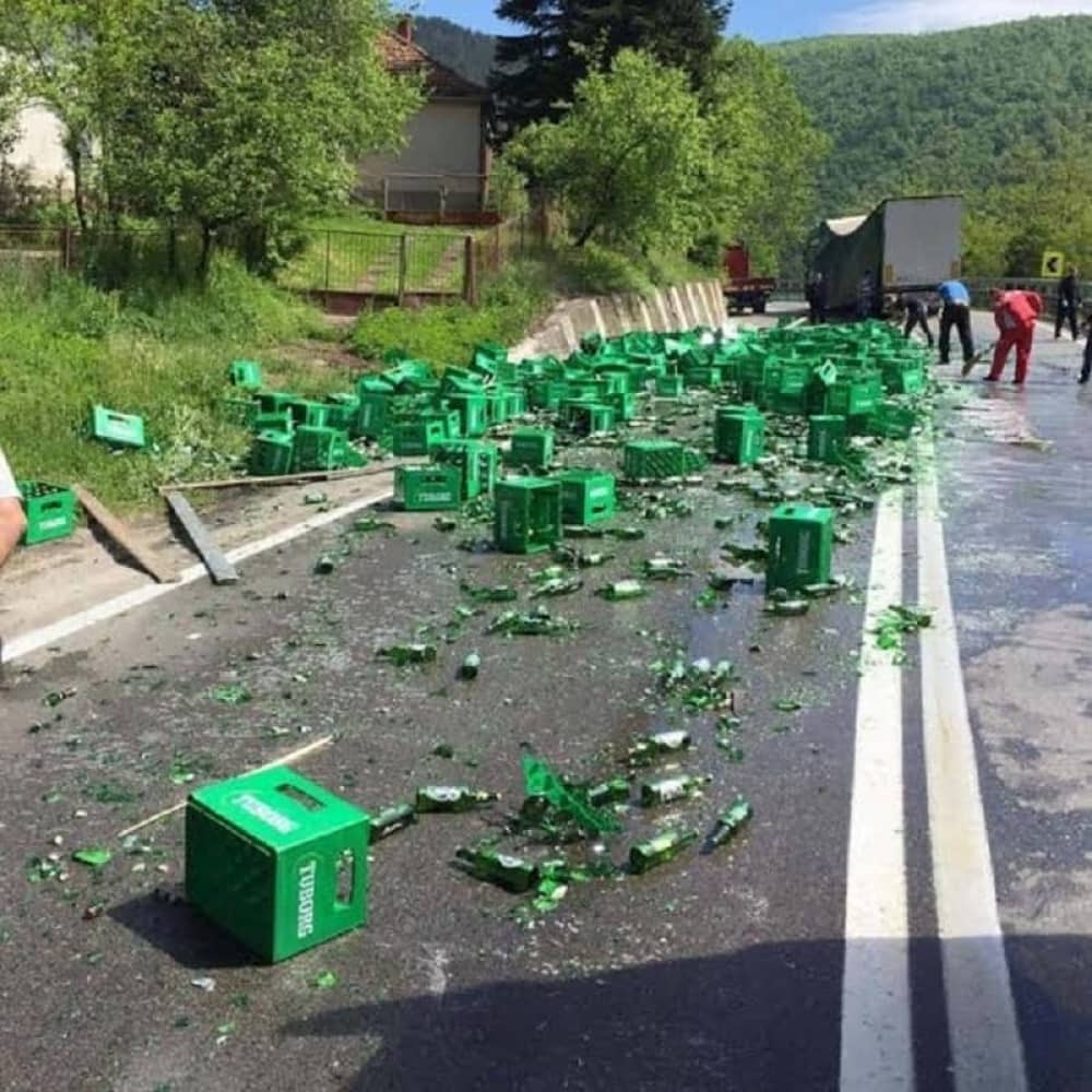 Po magistrali se prosula "tona" piva