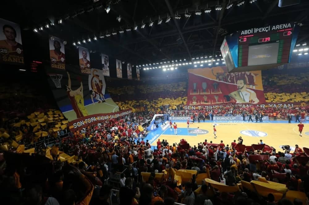 Galatasaraj pred Zvezdu kažnjen zbog nereda navijača