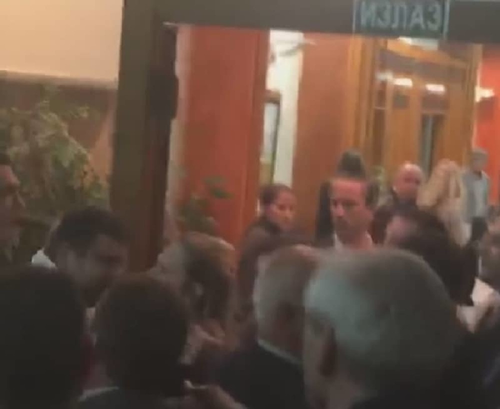 DSS- Dveri ispod cenzusa, umalo tuča! (VIDEO)