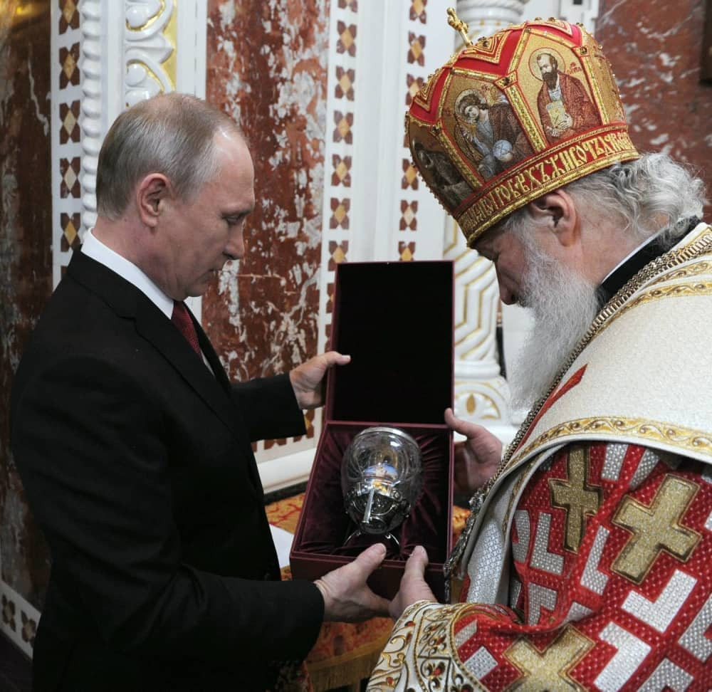 Ovako Putin slavi Uskrs! (FOTO)