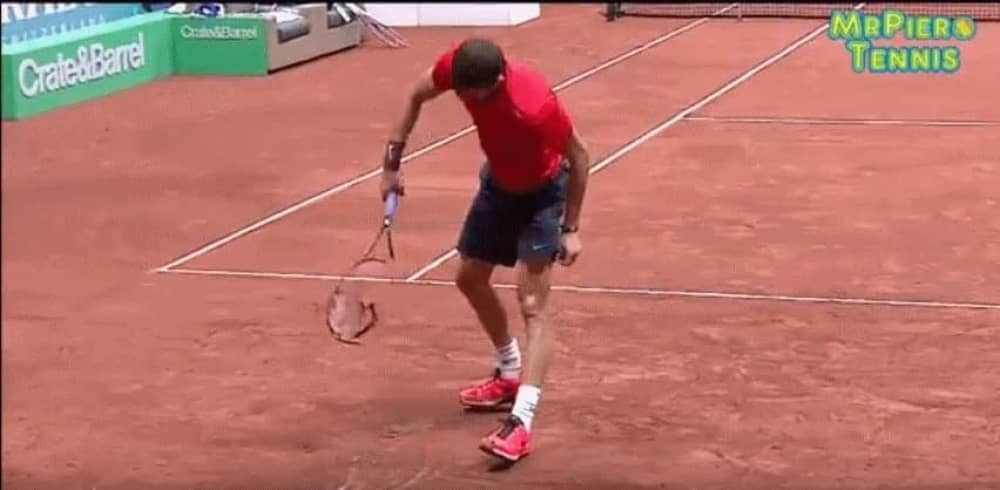 Smrskao tri reketa u finalu (VIDEO)