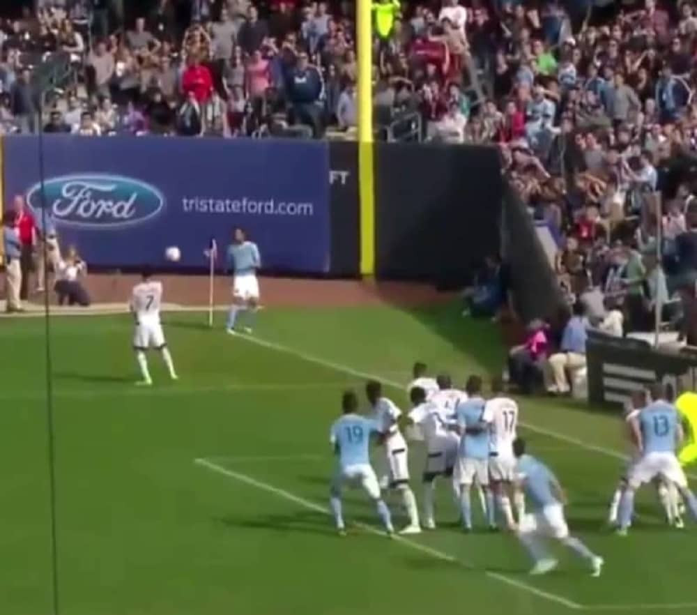 Kad Pirlo izvede korner, a Vilja zakuca u mrežu... (VIDEO)