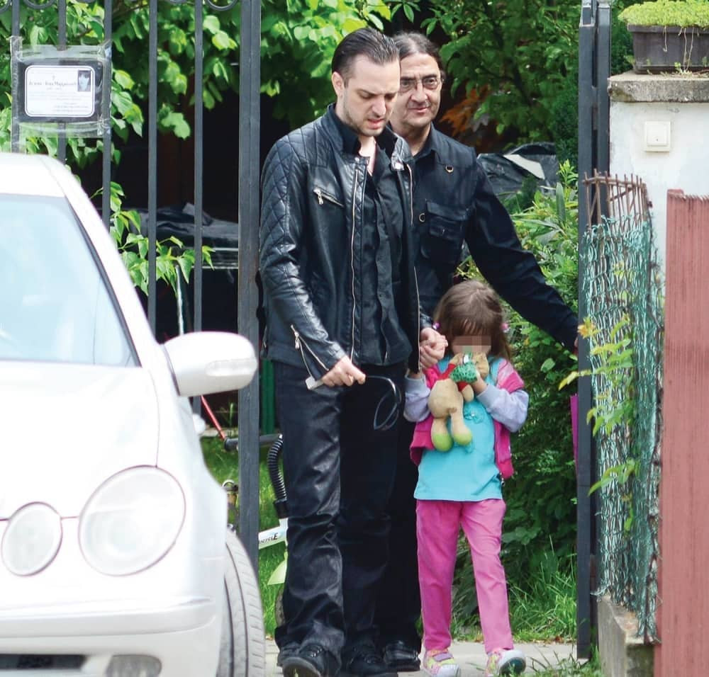 Jelenina ćerka čuva jaje za mamu!