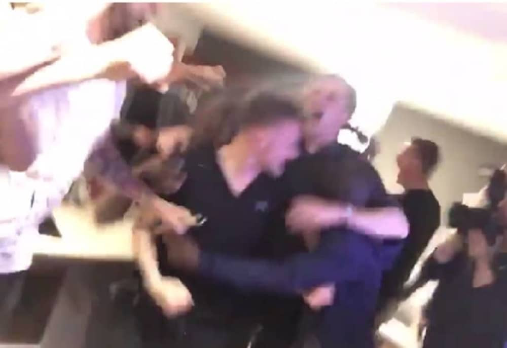 Ovako su fudbaleri Lestera dočekali kraj meča na "Stamford Bridžu" (VIDEO)