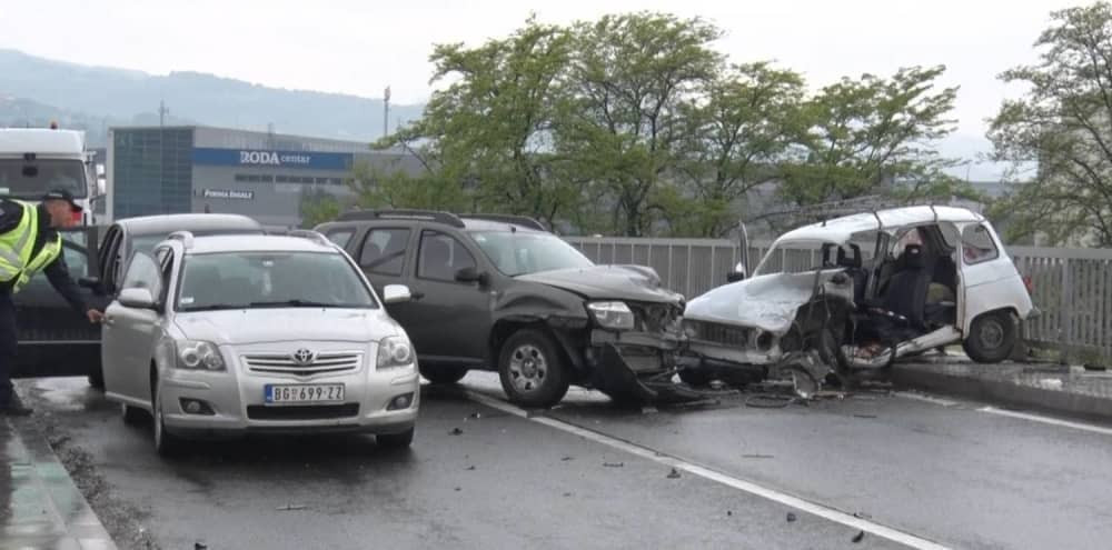 Među šest povređenih u udesu i dvoje dece (FOTO)