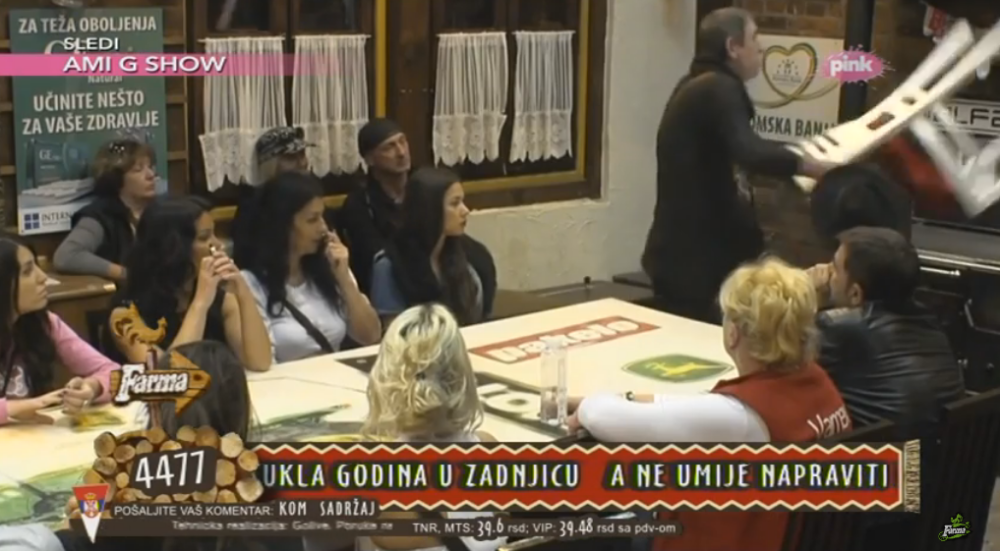 Mića izabrao sluge - i bacio stolicu! (VIDEO)