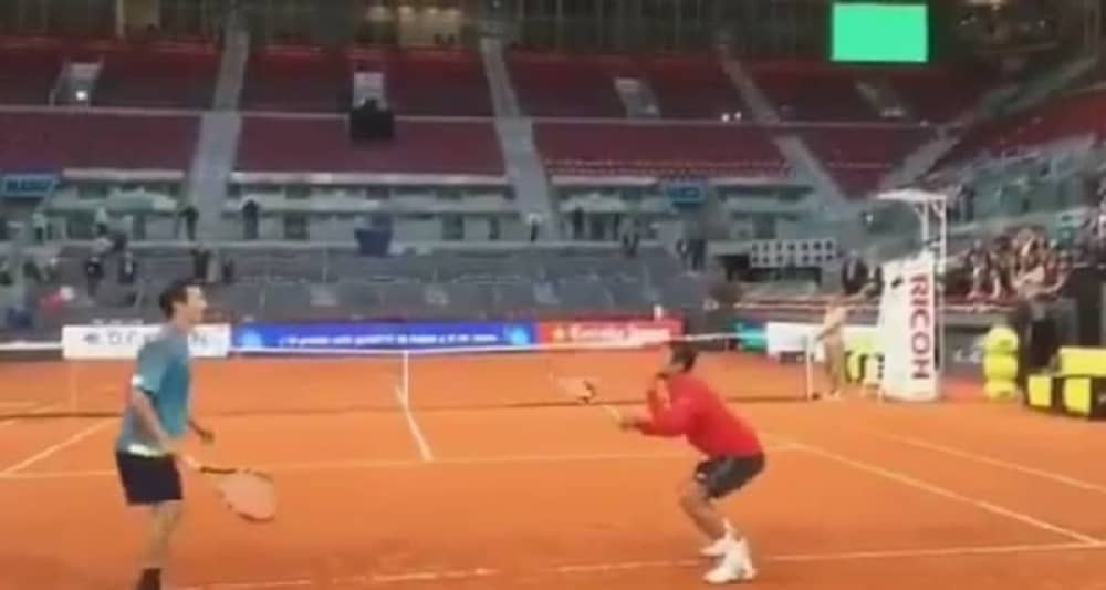 Ovako se Novak zagreva pred četvrtfinale (VIDEO)