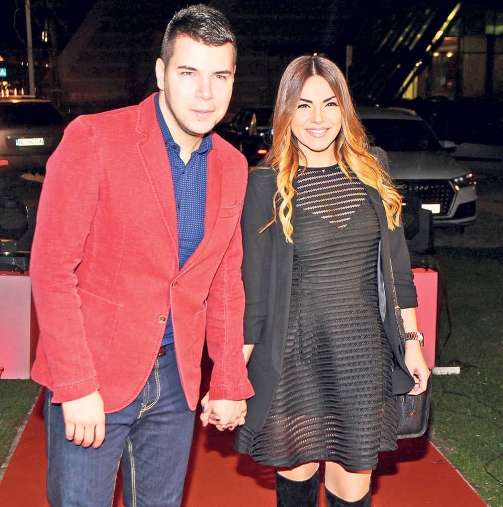 Ivana i Petar staju na ludi kamen