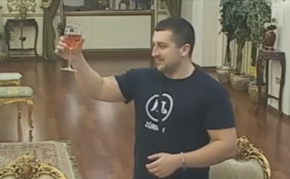 Mladen kažnjen zbog gušenja Teodore