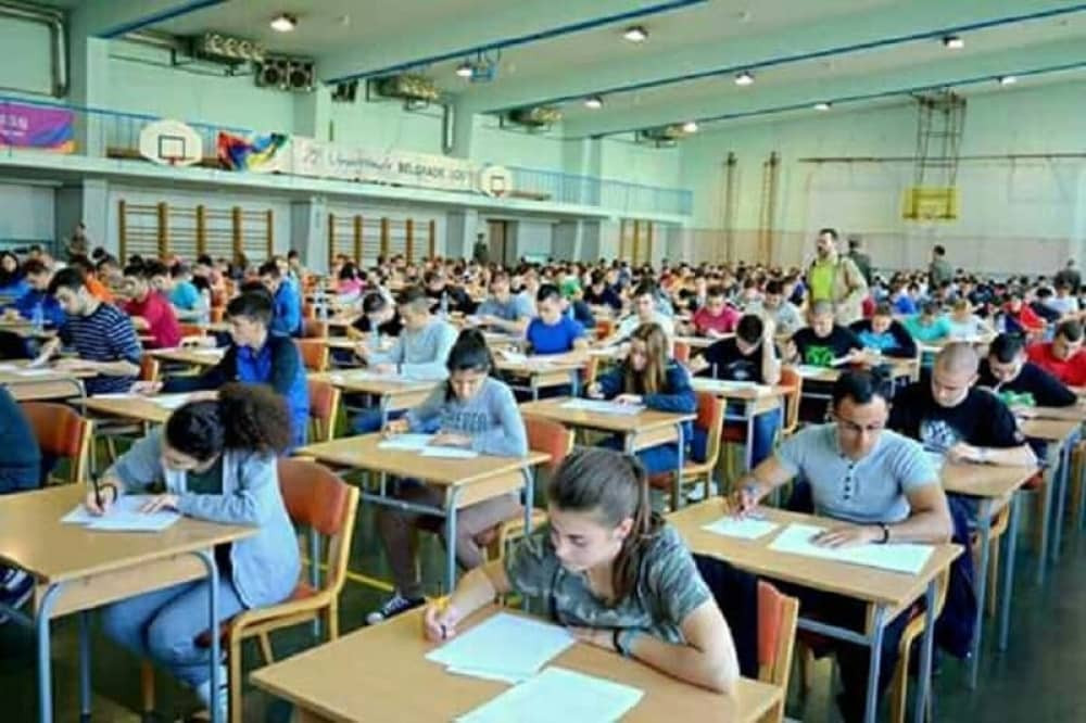 "Jazavac pred sudom" i ljubavni tekst namučili male maturante, a svi se pitaju i ŠTA ZNAČI OVA REČ (TESTOVI)