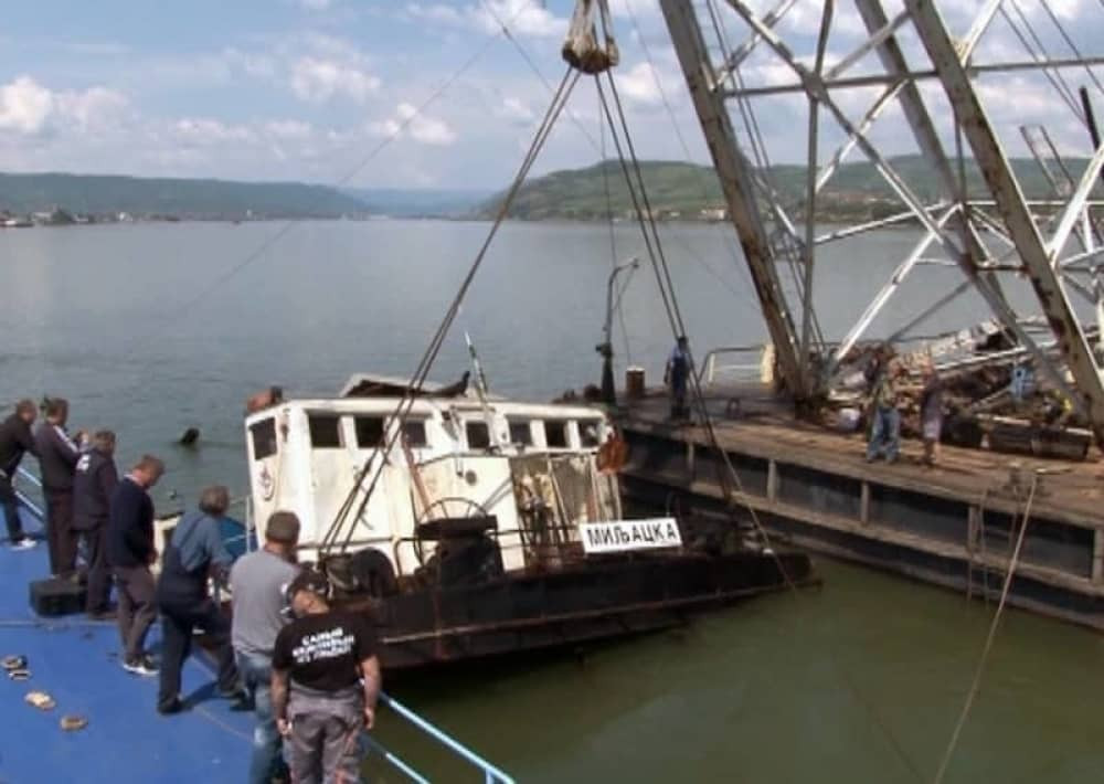 Izvučen brod potonuo kod Kladova