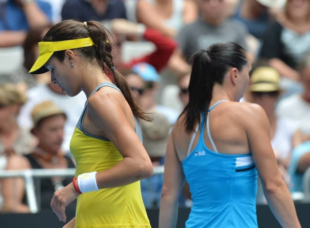 Ana skočila, Jelena pala