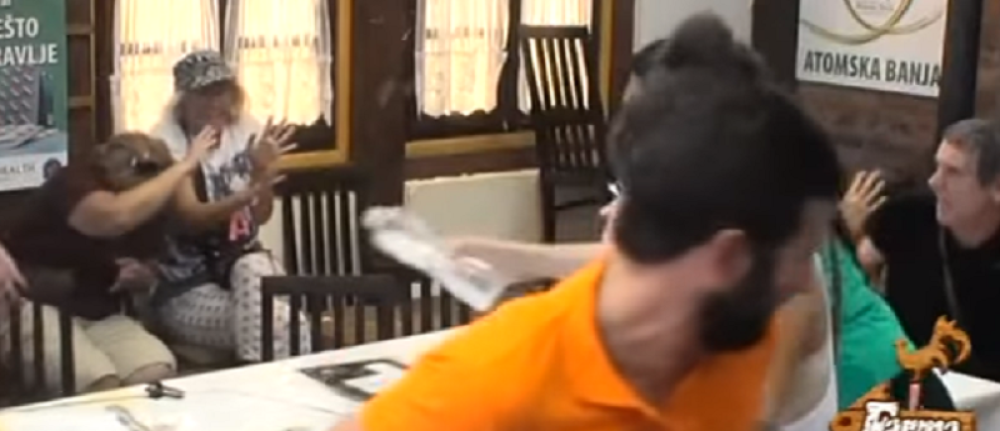 Opet polivanje na "Farmi"! (VIDEO)