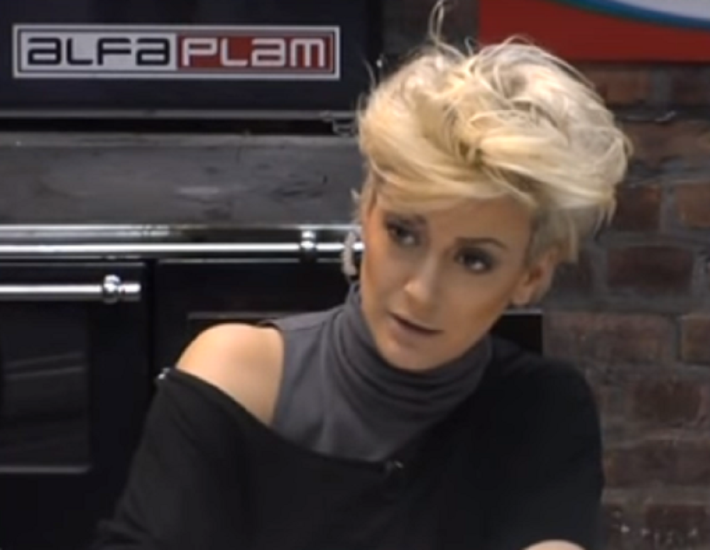 DRAMA VODITELJKE ZADRUGE U policiji provela 35 minuta, zarobljena na aerodromu sa decom!