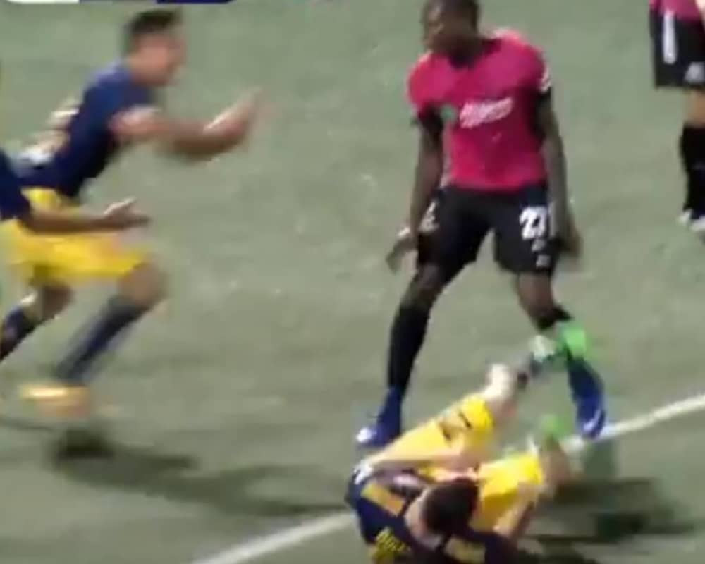 Dobili po crveni pa se potukli (VIDEO)