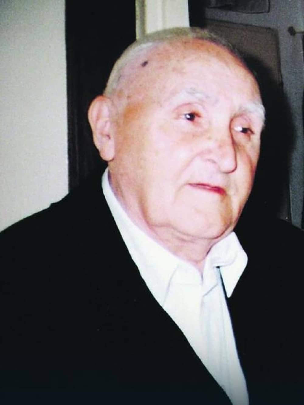 Deka (87) ispao iz autobusa i teško povredio glavu