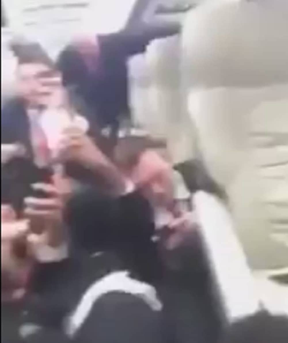 Igrači Junajteda polegali, neki se i smejali (VIDEO)