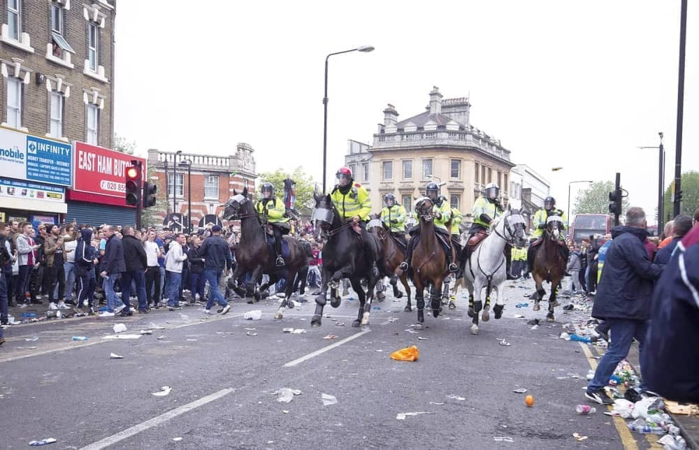 Huligani ponovo haraju Londonom!