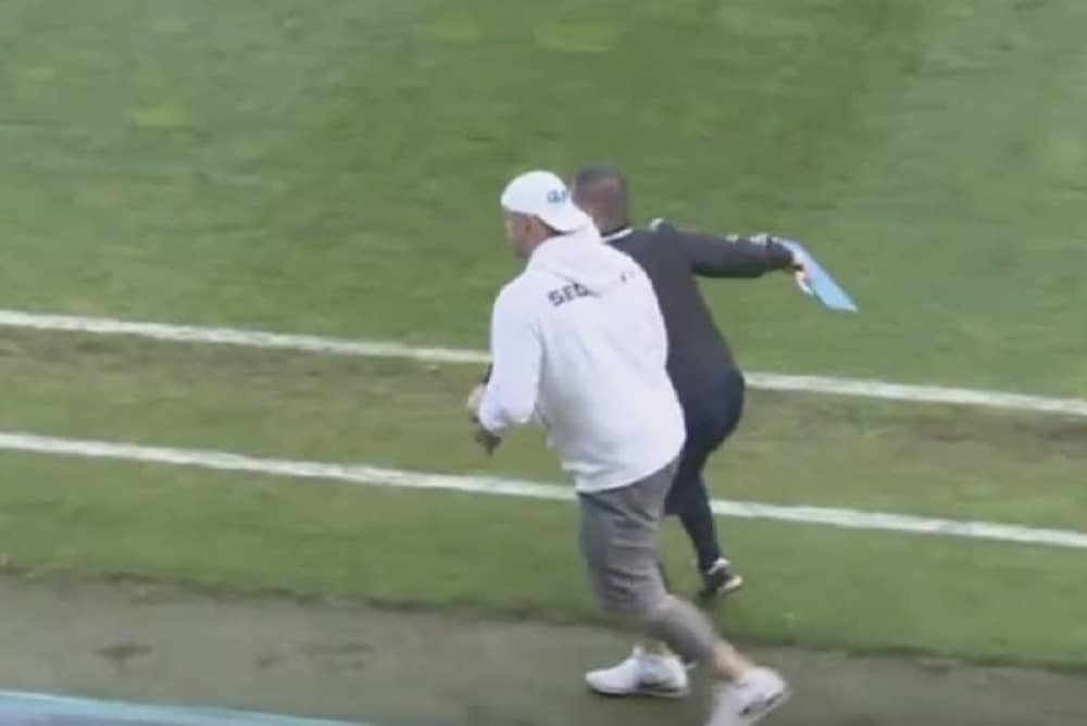 Pivo i uriniranje skupo koštalo češke sudije (VIDEO)