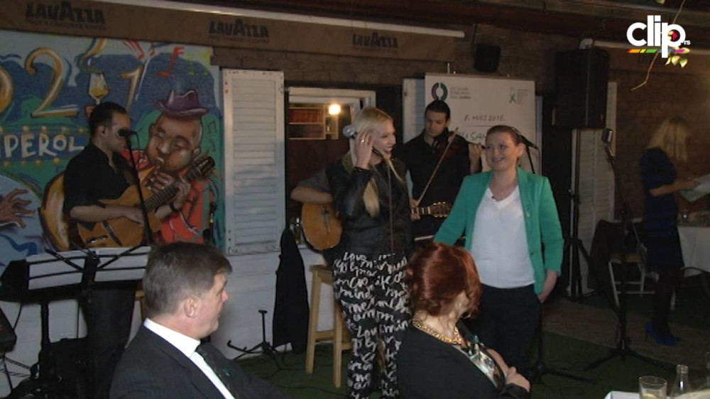 Milica pevala za žene obolele od raka